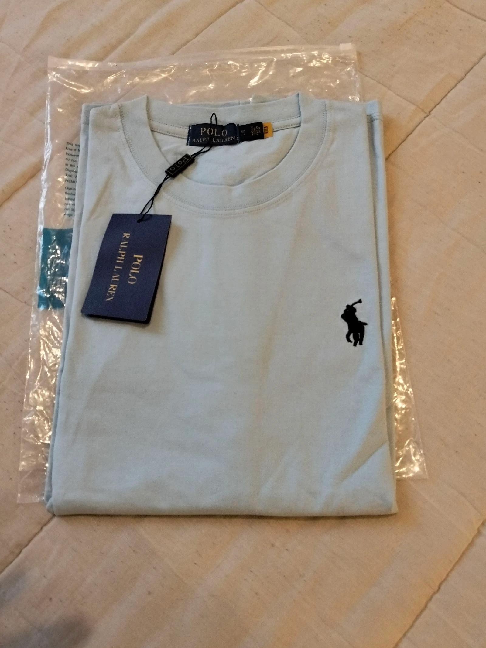 :
État : Neuf avec étiquette.
T-shirt homme Polo Ralph Lauren.